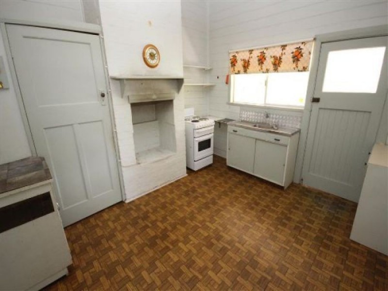 137 Miles Street, Tenterfield NSW 2372