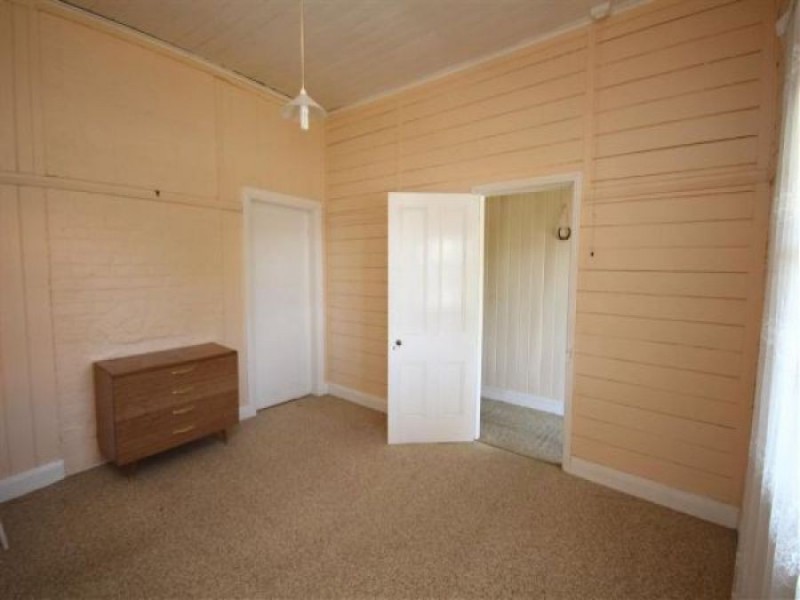 137 Miles Street, Tenterfield NSW 2372
