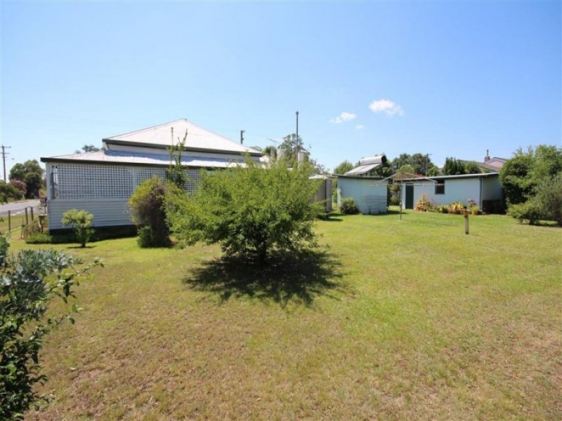 137 Miles Street, Tenterfield NSW 2372