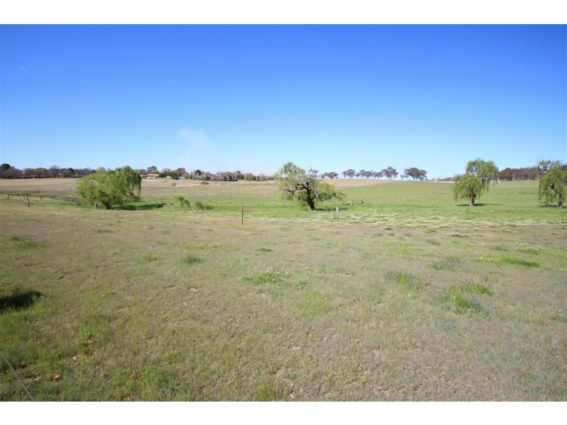 139 – 143 East Street, Tenterfield NSW 2372