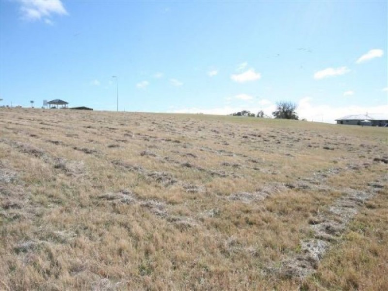 37 Parkes Drive, Tenterfield NSW 2372