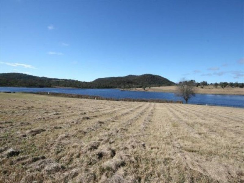 37 Parkes Drive, Tenterfield NSW 2372