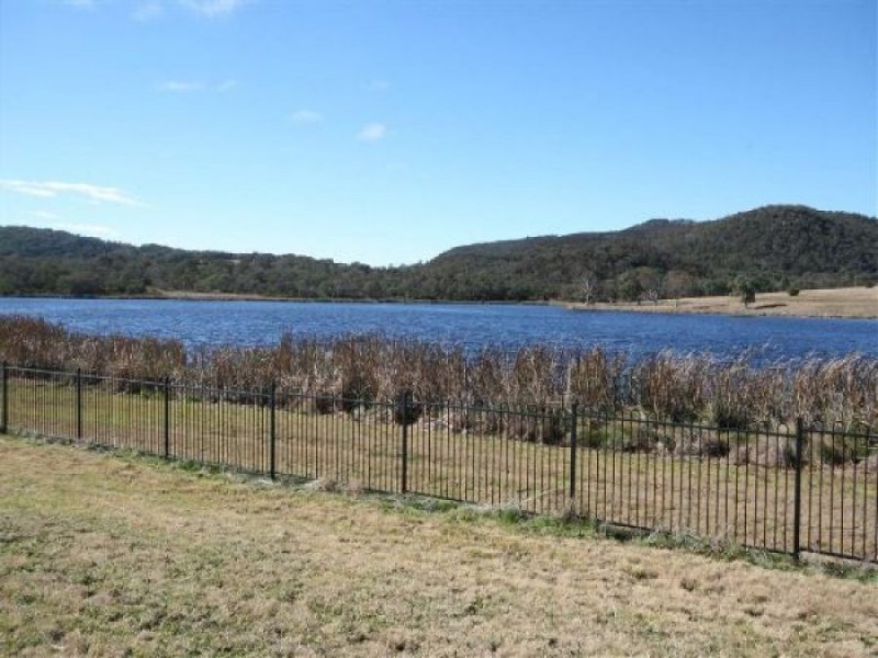 37 Parkes Drive, Tenterfield NSW 2372