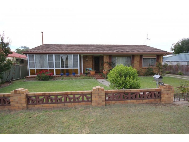 127 Miles Street, Tenterfield NSW 2372