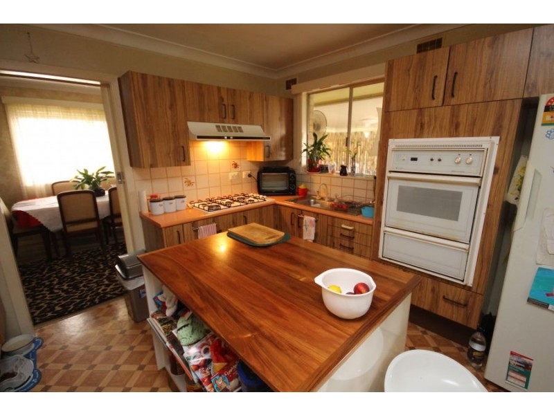 127 Miles Street, Tenterfield NSW 2372