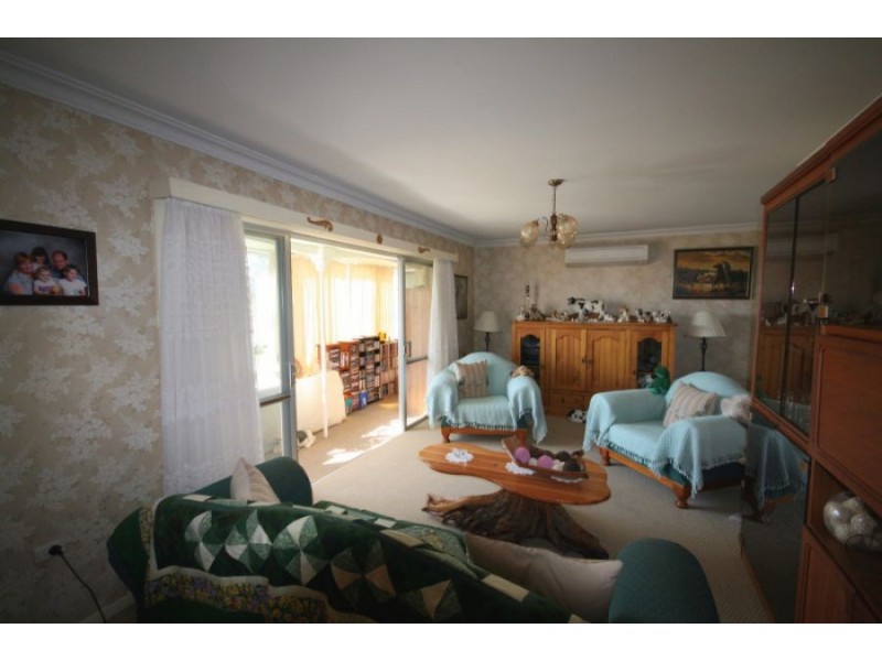 127 Miles Street, Tenterfield NSW 2372