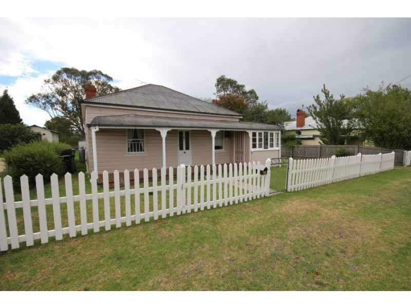 70 Wood Street, Tenterfield NSW 2372