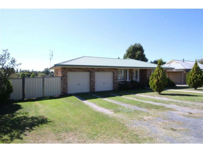 29 George Street, Tenterfield NSW 2372