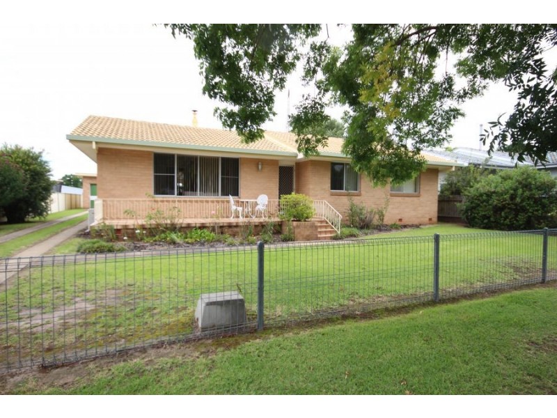 35 Molesworth Street, Tenterfield NSW 2372