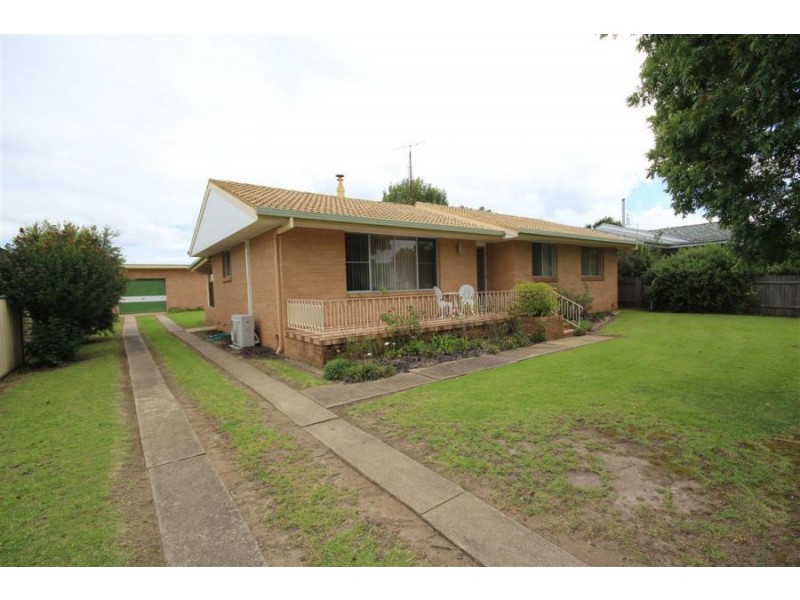 35 Molesworth Street, Tenterfield NSW 2372