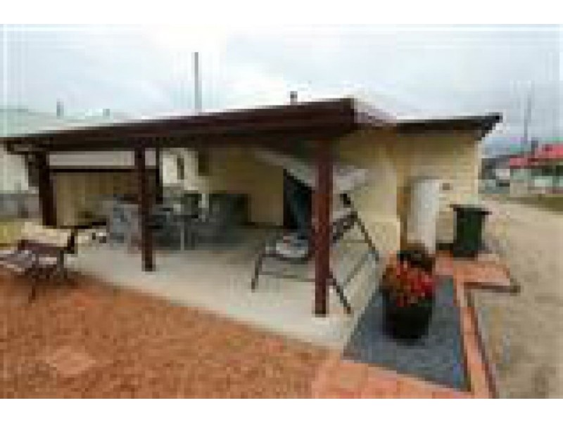 22 Railway Street, Tenterfield NSW 2372