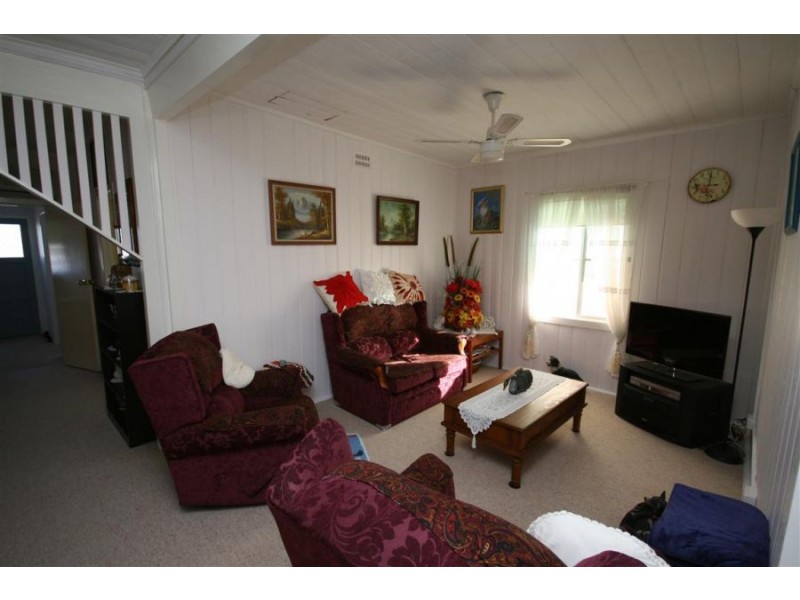 22 Railway Street, Tenterfield NSW 2372