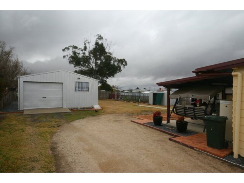 22 Railway Street, Tenterfield NSW 2372