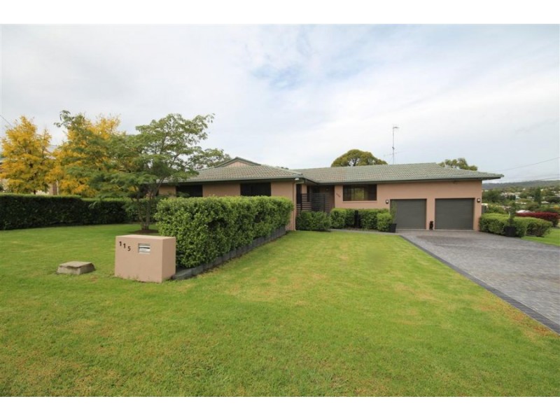 115 Duncan Street, Tenterfield NSW 2372