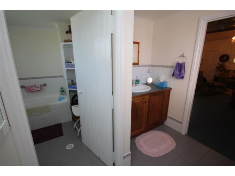 29 Railway Street, Tenterfield NSW 2372