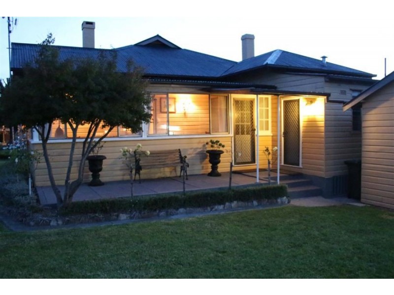 86 High Street, Tenterfield NSW 2372