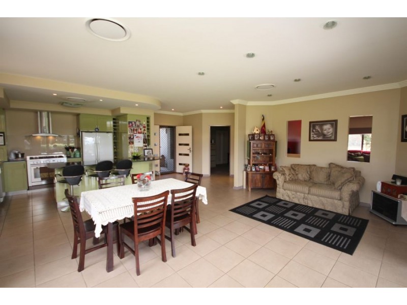 6 Mackenzie Court, Saddlers Estate, Tenterfield NSW 2372