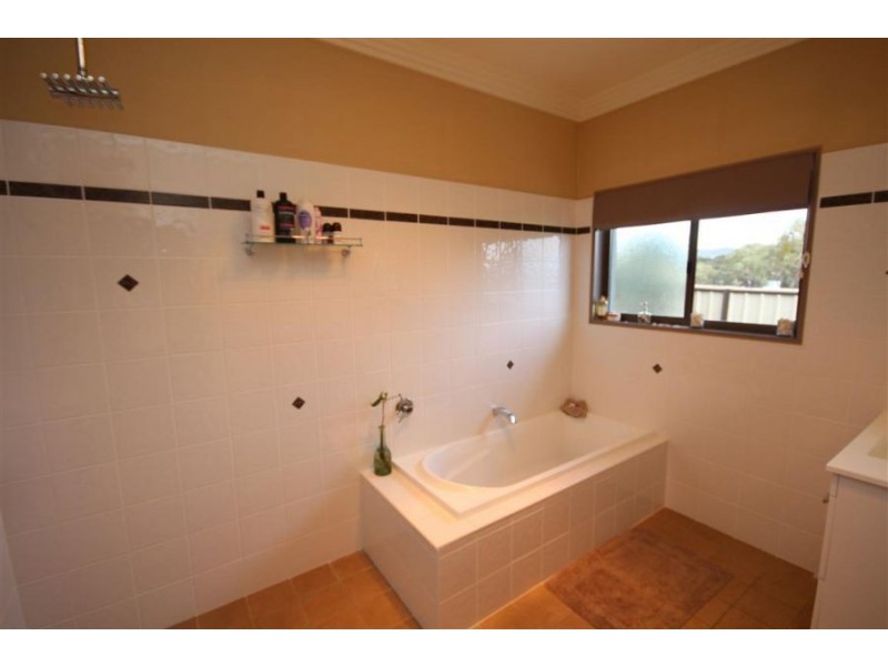 6 Mackenzie Court, Saddlers Estate, Tenterfield NSW 2372