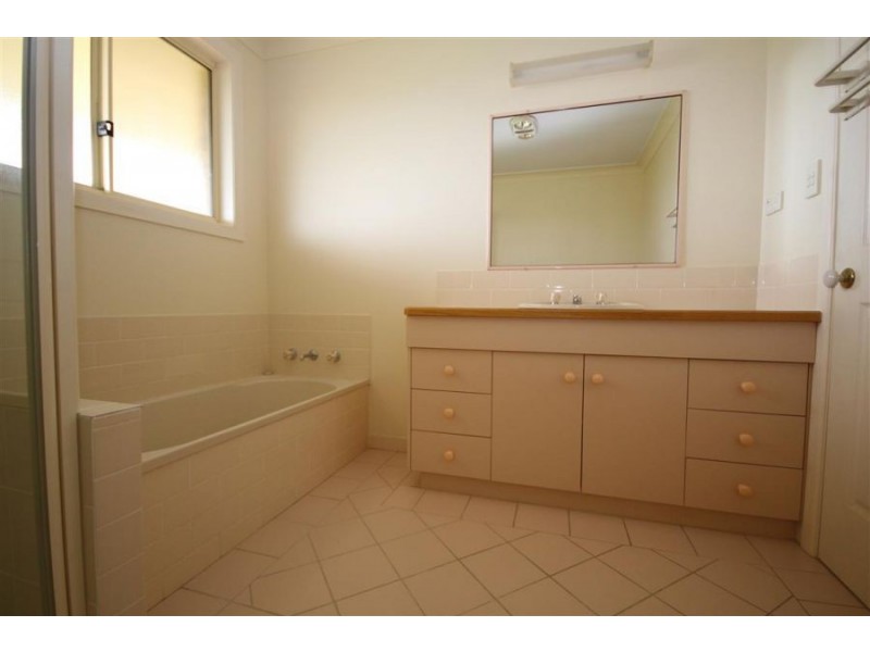 174 Cowper Street, Tenterfield NSW 2372