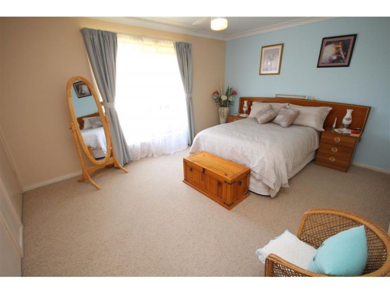 24 George Street, Tenterfield NSW 2372