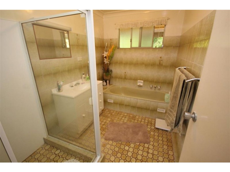 24 George Street, Tenterfield NSW 2372