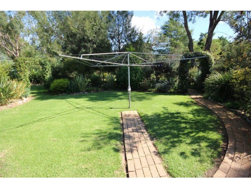 24 George Street, Tenterfield NSW 2372