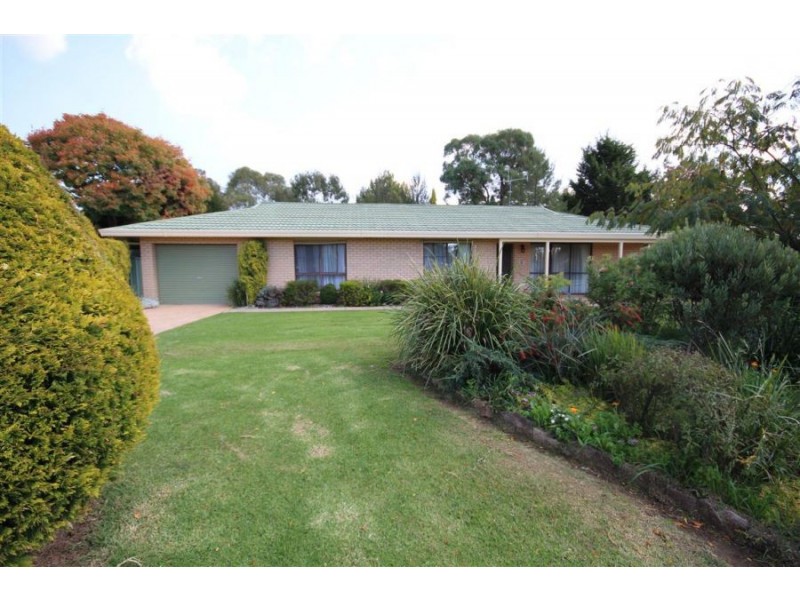 24 George Street, Tenterfield NSW 2372
