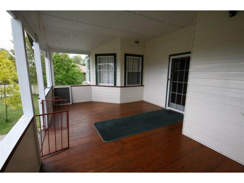 111 Molesworth Street, Tenterfield NSW 2372