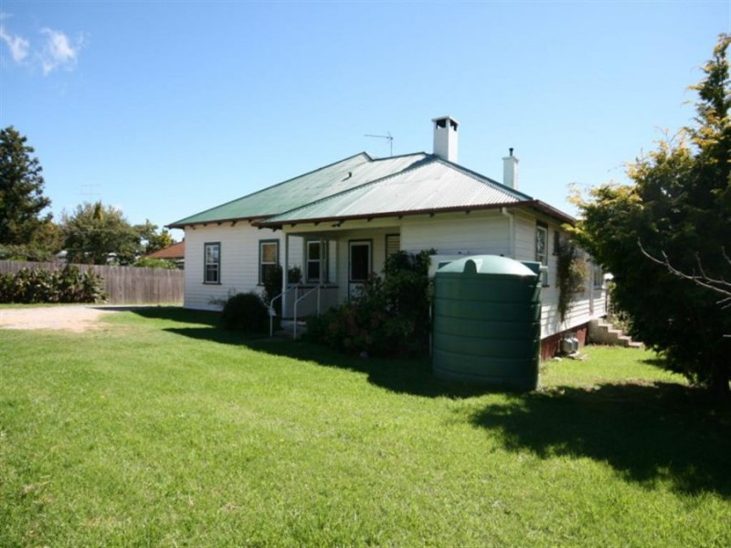 111 Molesworth Street, Tenterfield NSW 2372