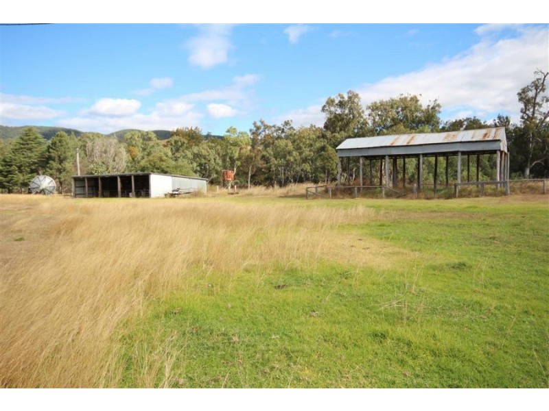 24 Mole River Road, Tenterfield NSW 2372