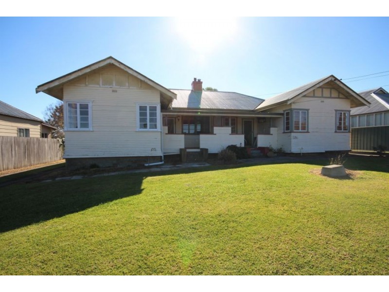 108-110 Miles Street, Tenterfield NSW 2372