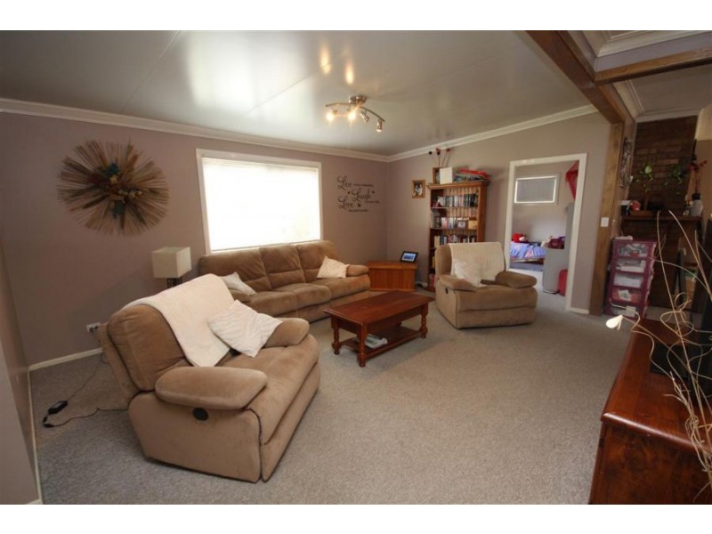 140 Miles Street, Tenterfield NSW 2372