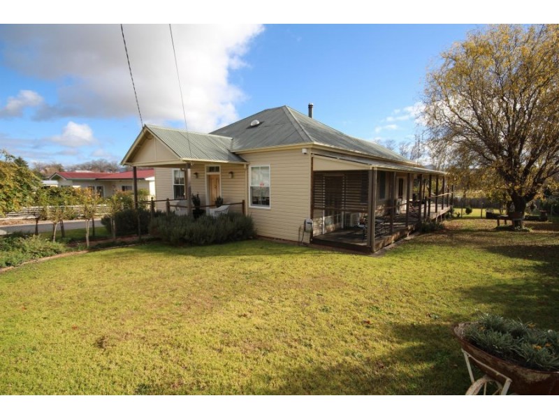 147 Bulwer Street, Tenterfield NSW 2372
