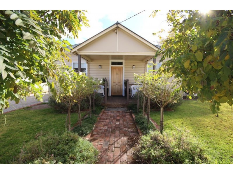 147 Bulwer Street, Tenterfield NSW 2372