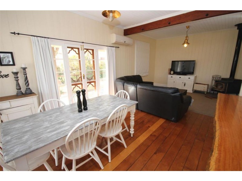 147 Bulwer Street, Tenterfield NSW 2372