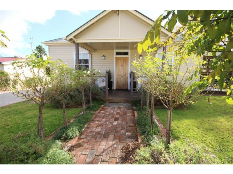 147 Bulwer Street, Tenterfield NSW 2372