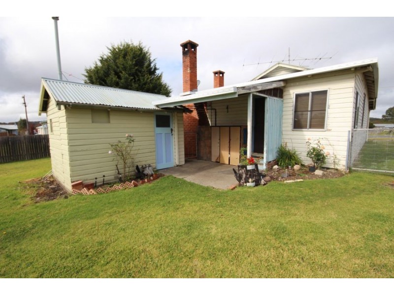 44 Margaret Street, Tenterfield NSW 2372