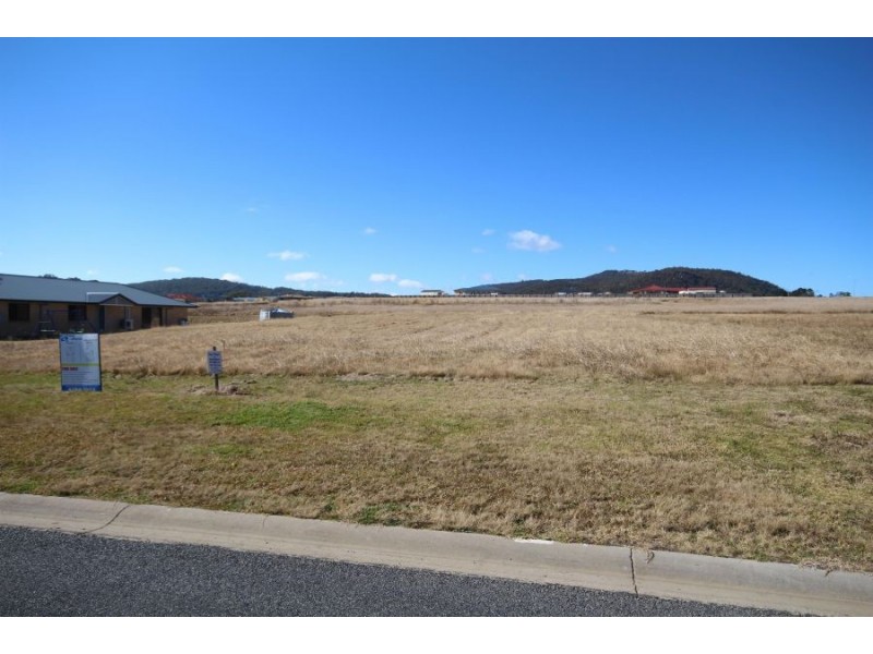 4 Parkes Drive, Tenterfield NSW 2372