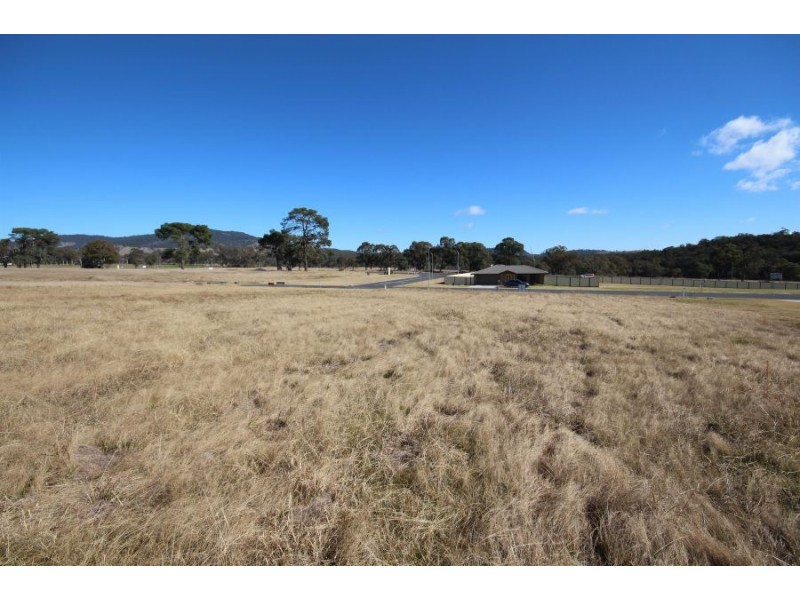 4 Parkes Drive, Tenterfield NSW 2372