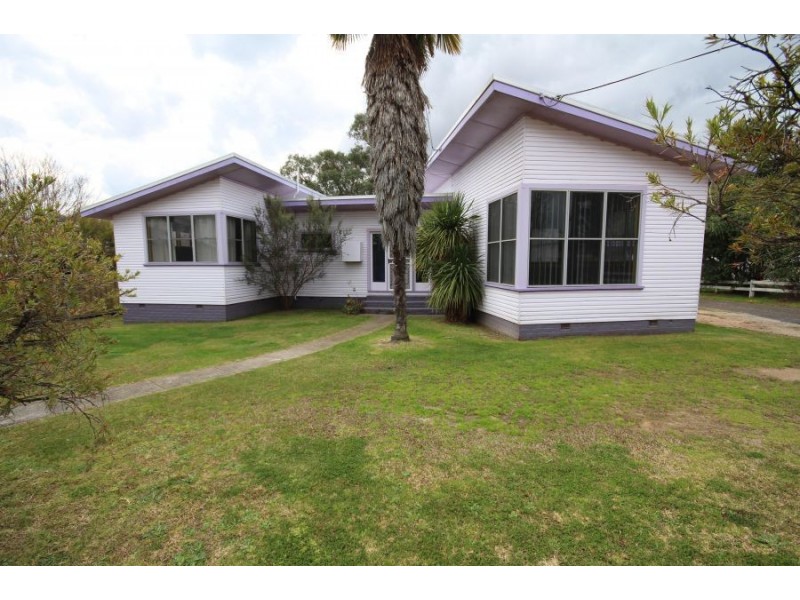 260 Douglas Street, Tenterfield NSW 2372