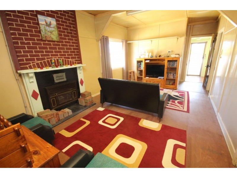 14 Railway Street, Tenterfield NSW 2372