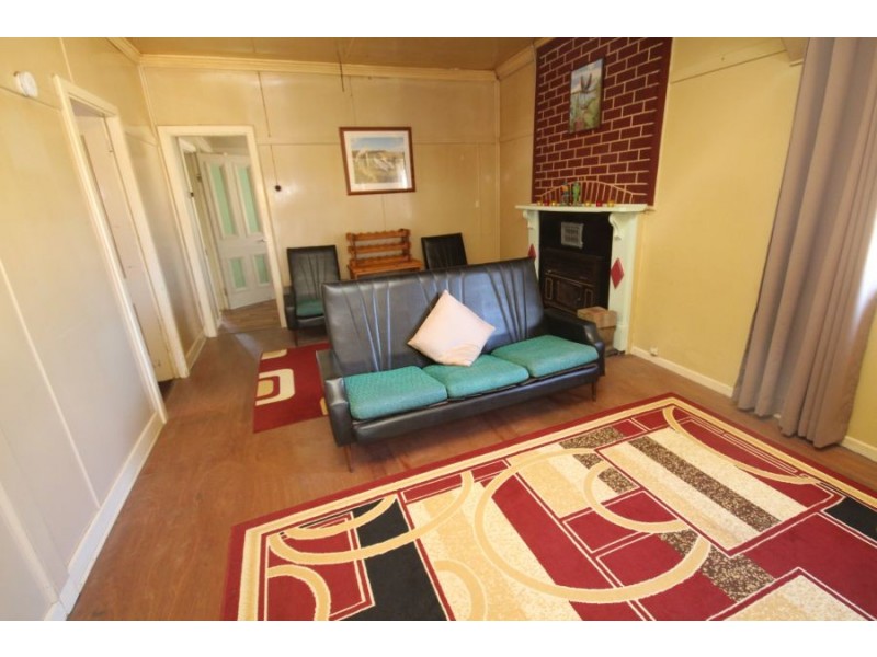 14 Railway Street, Tenterfield NSW 2372