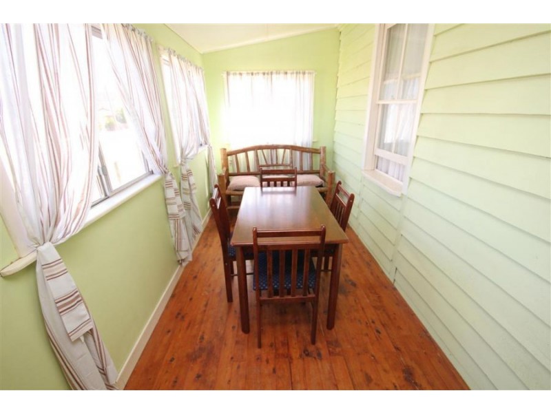 14 Railway Street, Tenterfield NSW 2372