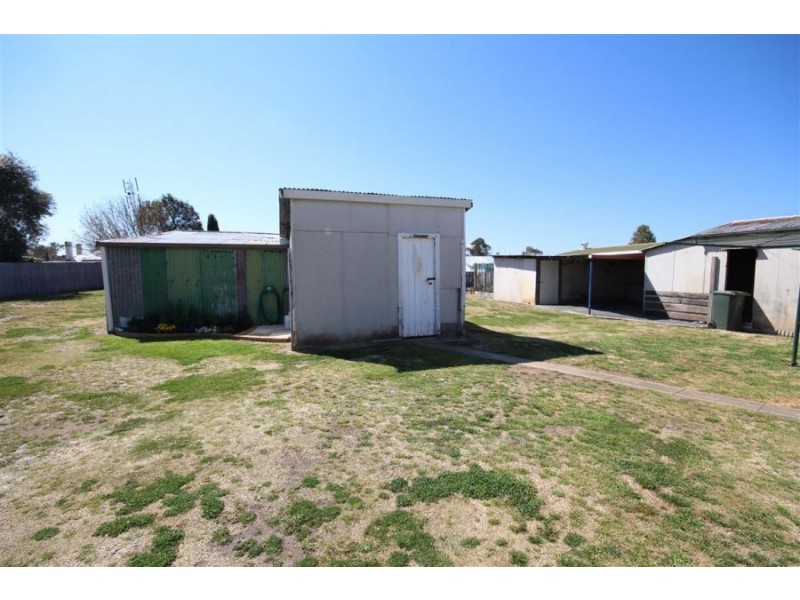 14 Railway Street, Tenterfield NSW 2372
