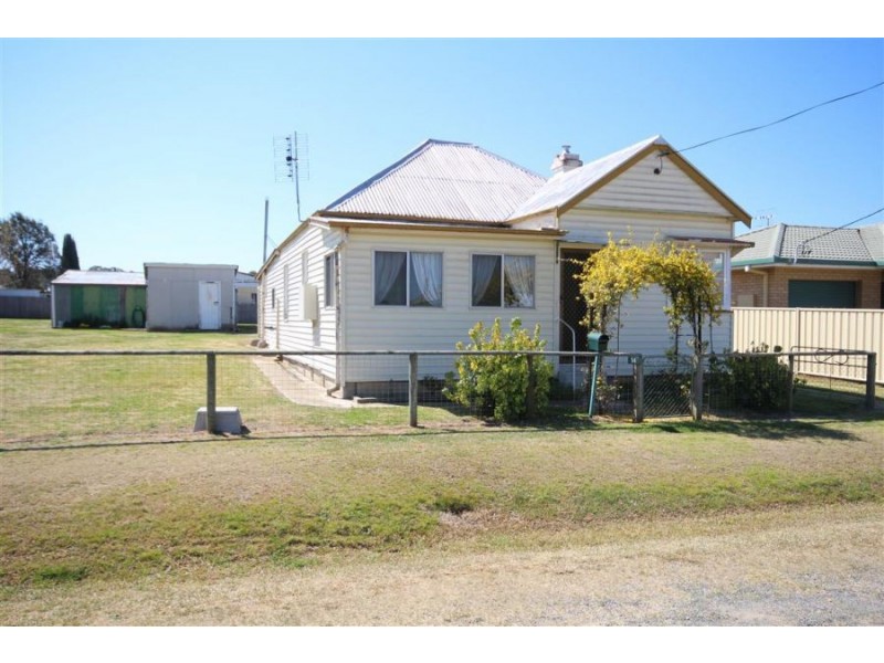 14 Railway Street, Tenterfield NSW 2372