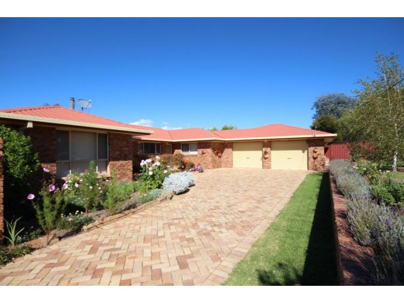 48 Duncan Street, Tenterfield NSW 2372