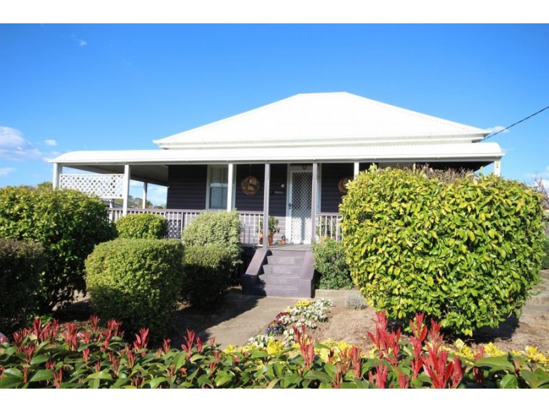228 Bulwer Street, Tenterfield NSW 2372