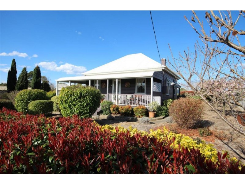 228 Bulwer Street, Tenterfield NSW 2372