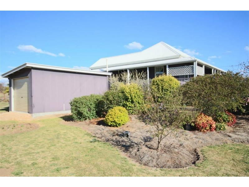 228 Bulwer Street, Tenterfield NSW 2372