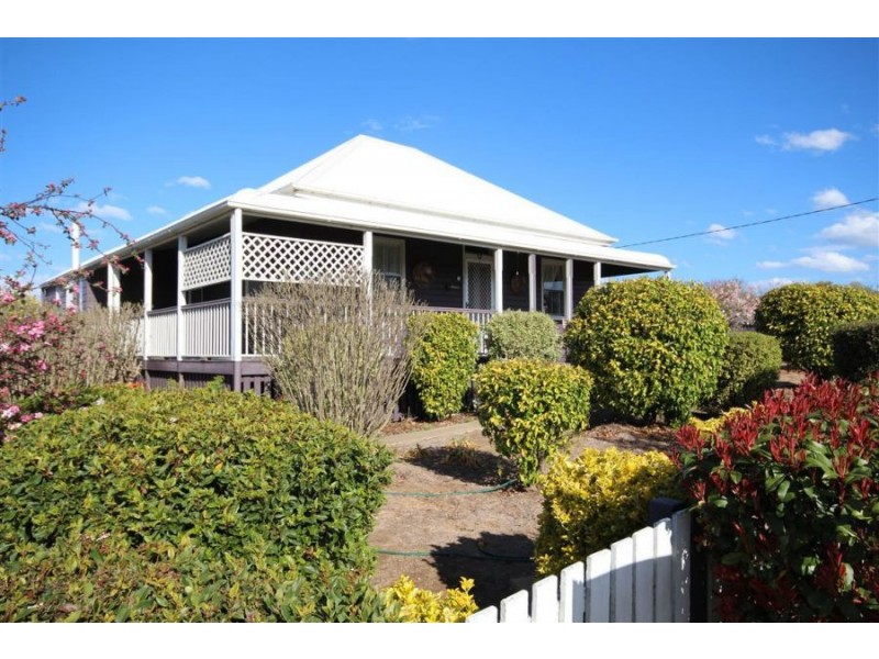228 Bulwer Street, Tenterfield NSW 2372